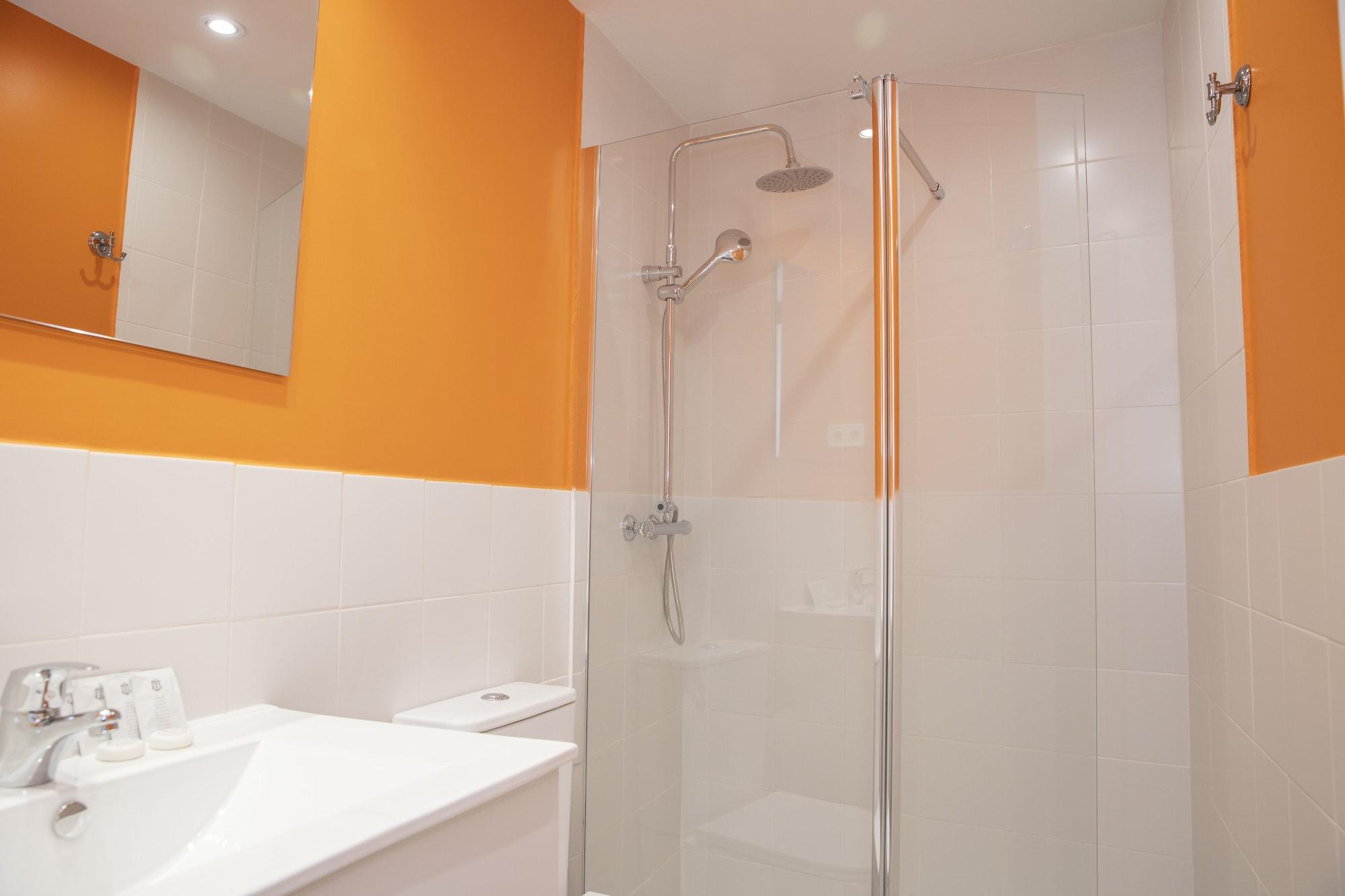 Hostal Montaloya Madrid Ngoại thất bức ảnh