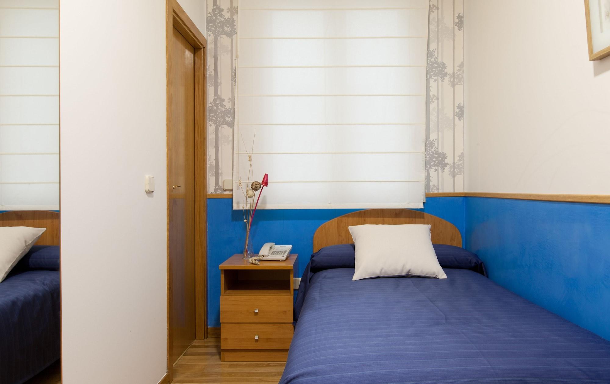 Hostal Montaloya Madrid Ngoại thất bức ảnh