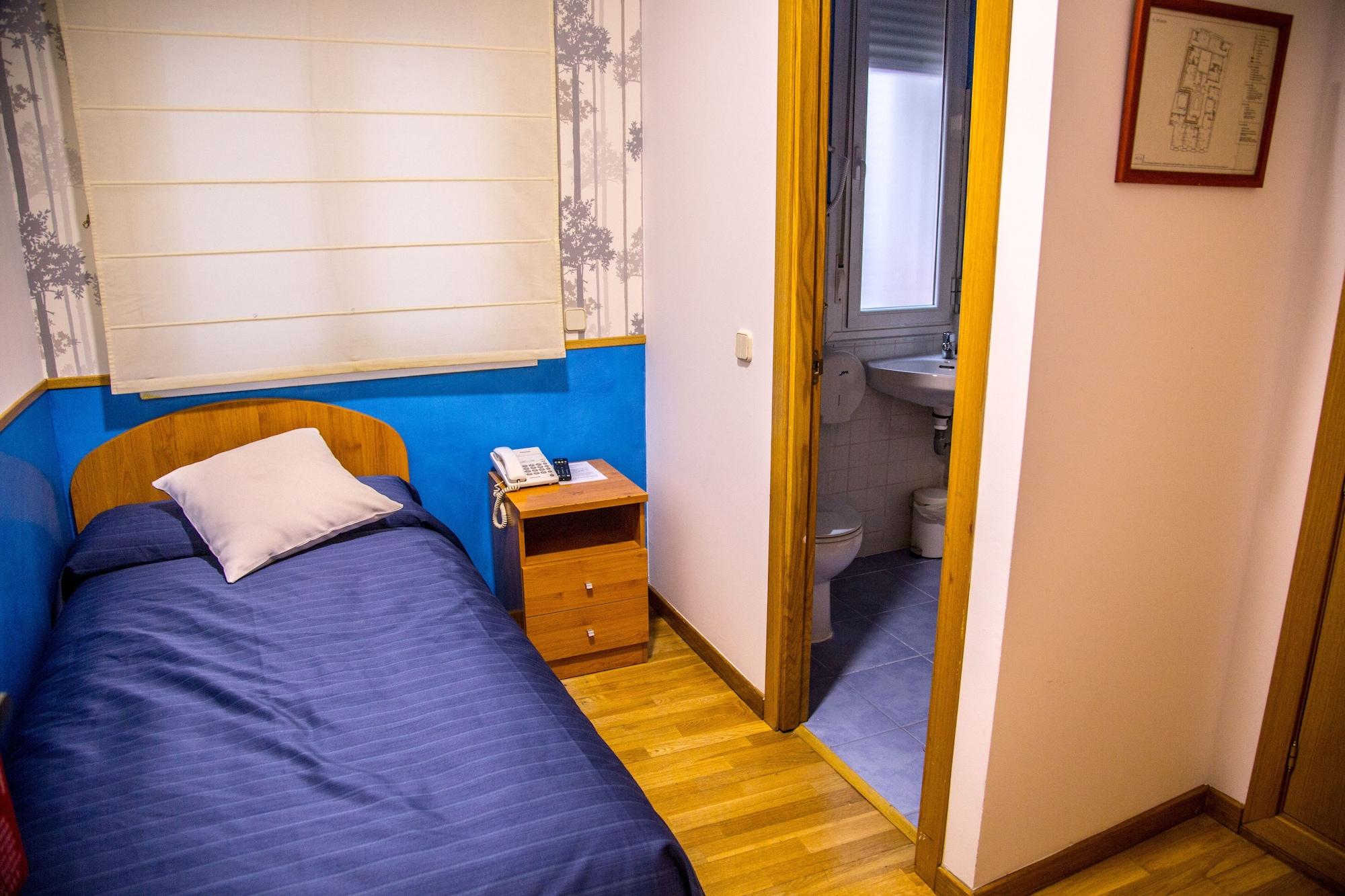 Hostal Montaloya Madrid Ngoại thất bức ảnh