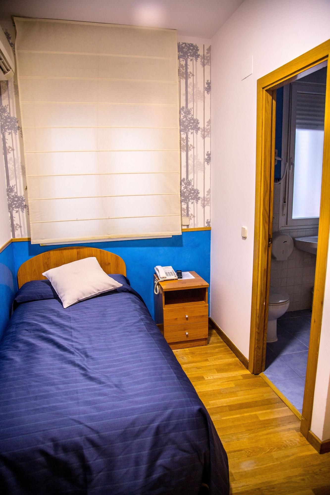 Hostal Montaloya Madrid Ngoại thất bức ảnh