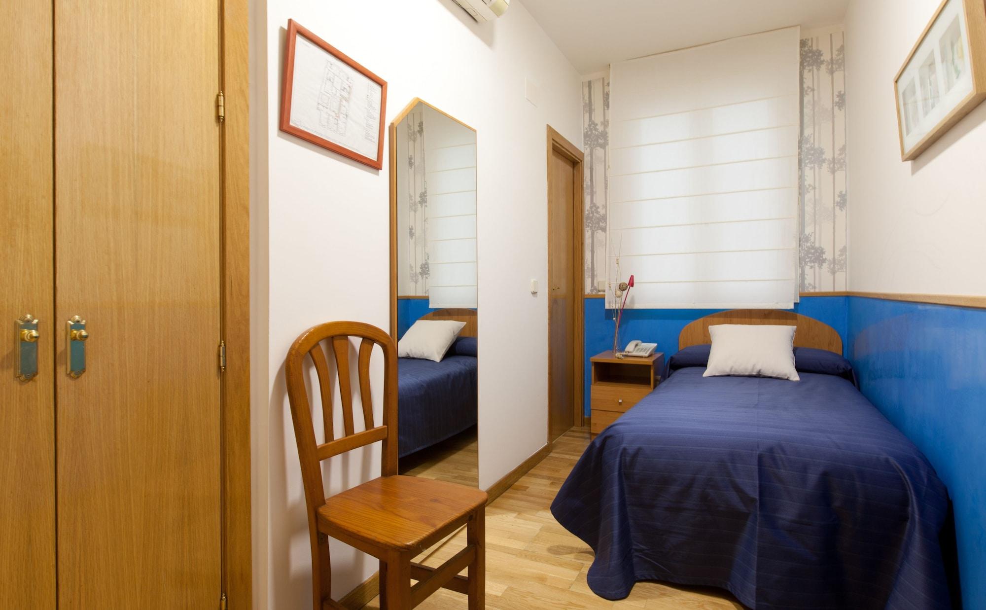Hostal Montaloya Madrid Ngoại thất bức ảnh