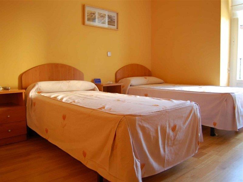 Hostal Montaloya Madrid Ngoại thất bức ảnh
