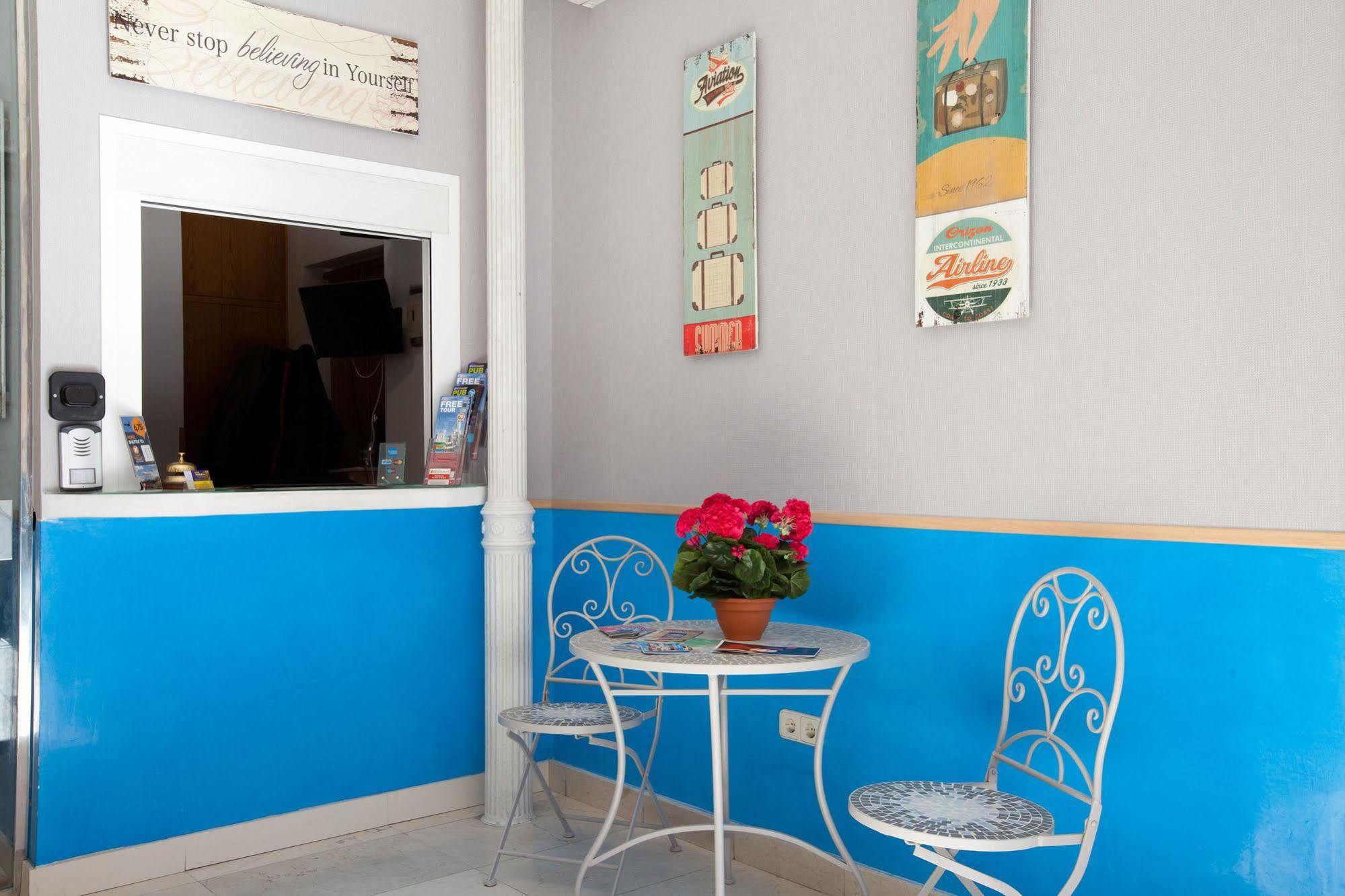 Hostal Montaloya Madrid Ngoại thất bức ảnh